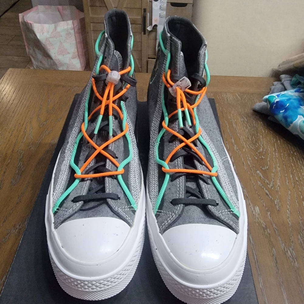 Converse Allstars Chuck Taylor's Hi.New in box.Multiple laces/lace lock, 11m.13w - Picture 5 of 12